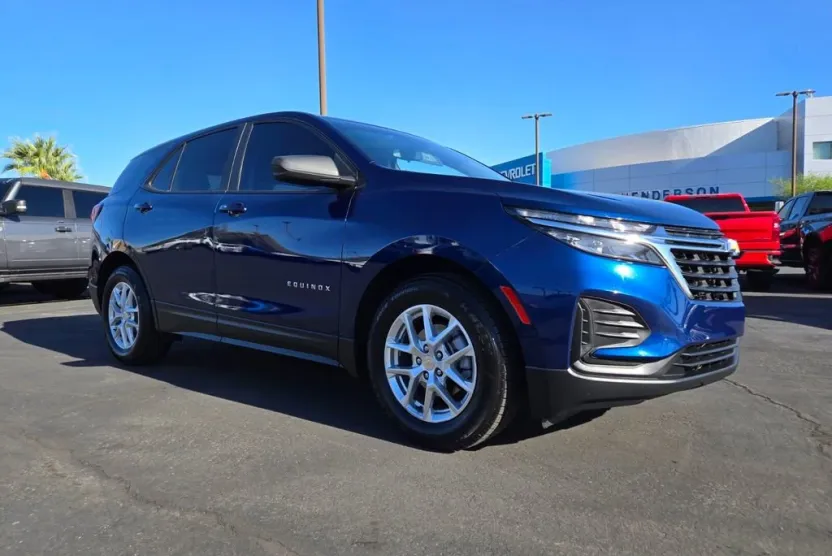 2022 Chevrolet Equinox LS photo 1