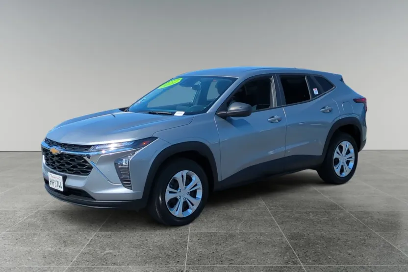 2024 Chevrolet Trax LS photo 1