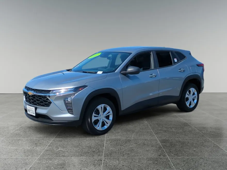 2024 Chevrolet Trax LS photo 1