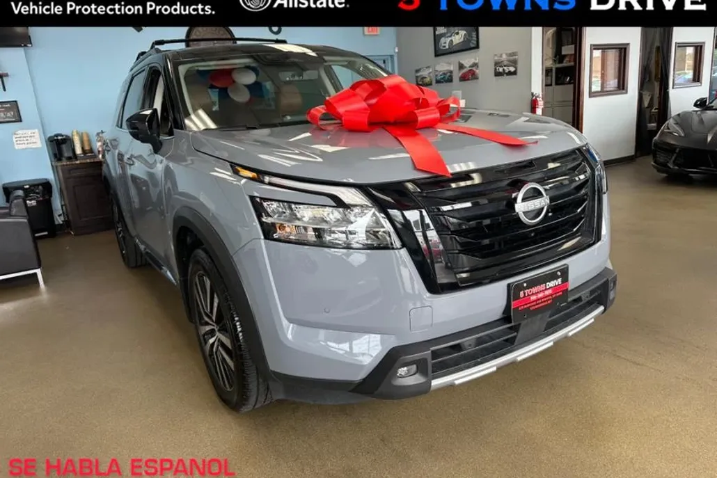 2023 Nissan Pathfinder Platinum photo 1