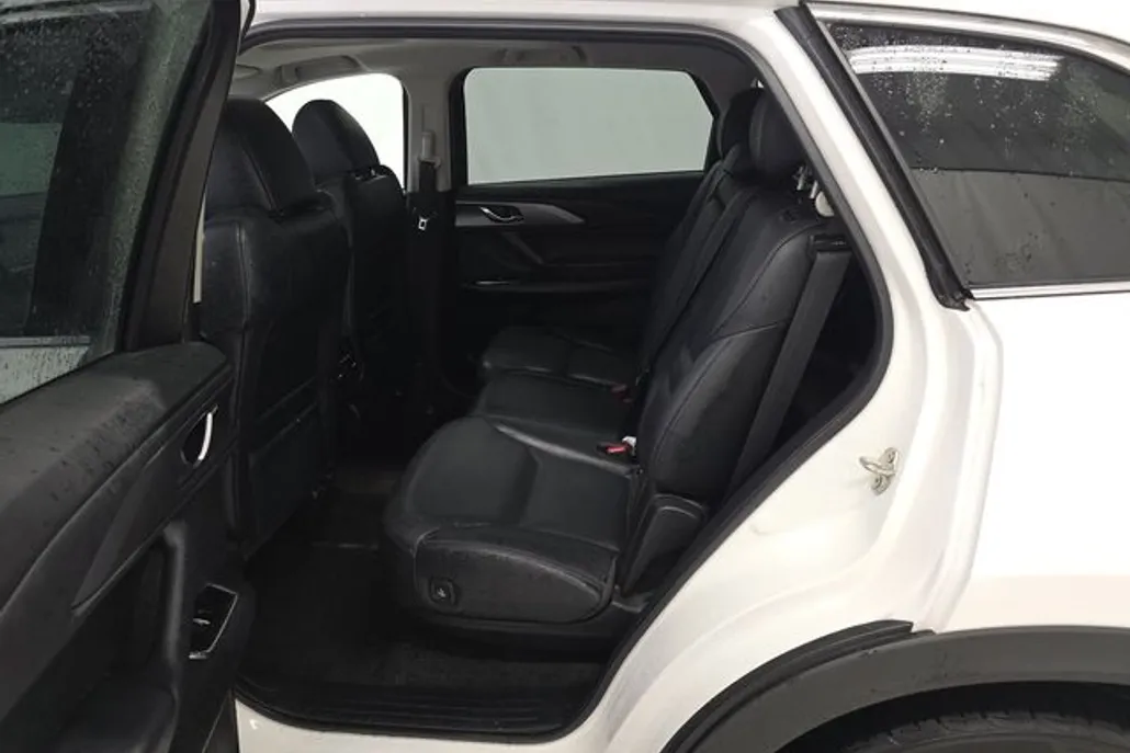 2023 Mazda CX-9 Touring photo 1