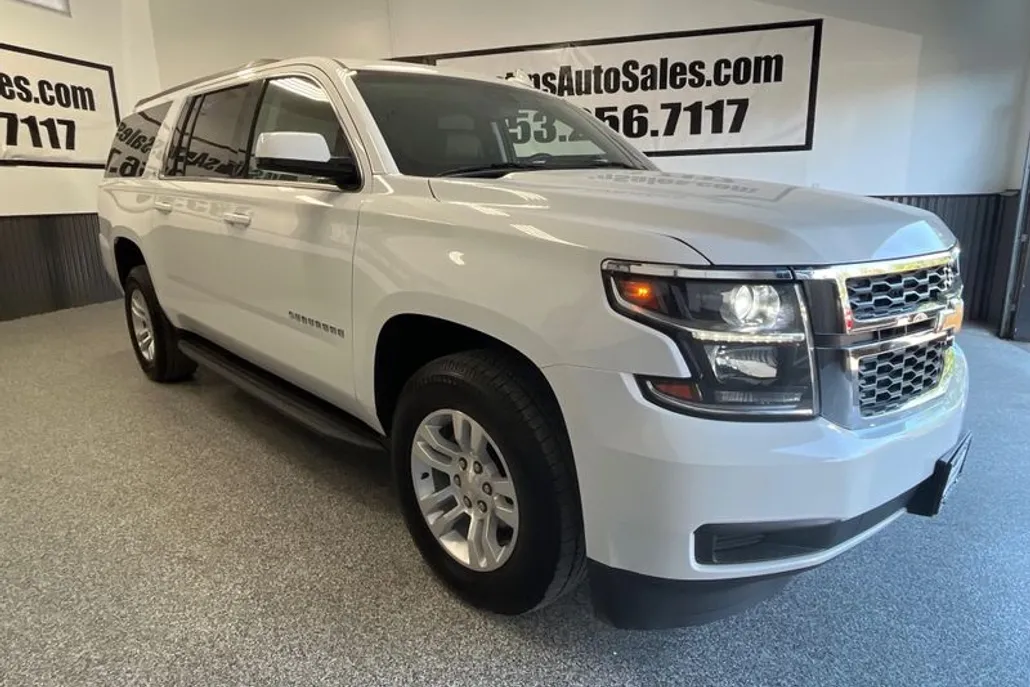2019 Chevrolet Suburban LT photo 1