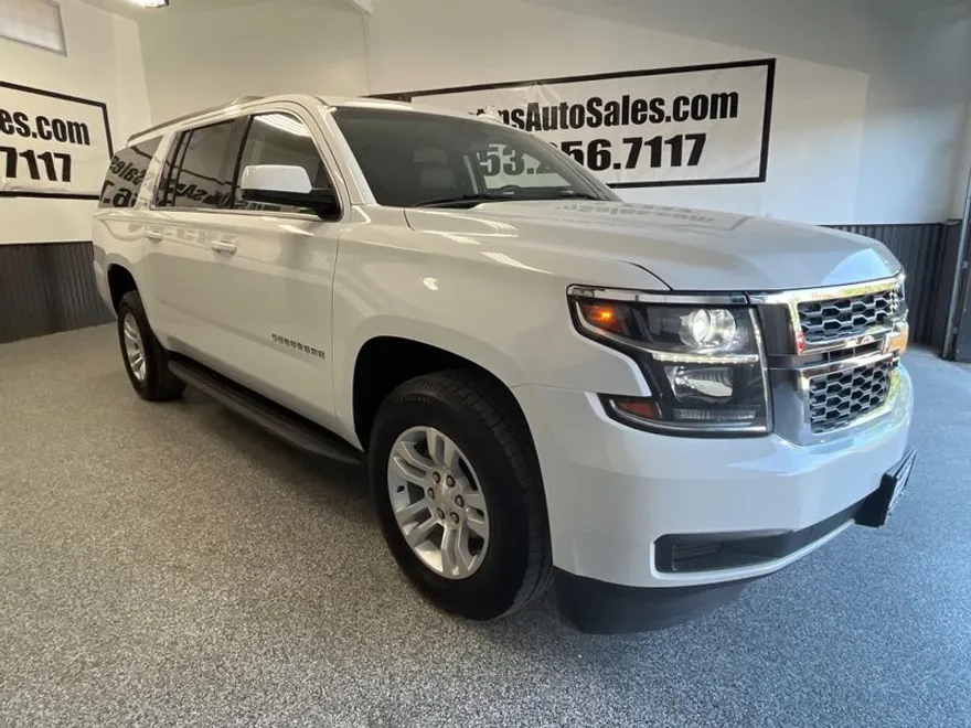 2019 Chevrolet Suburban LT photo 1