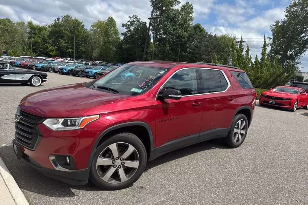2020 Chevrolet Traverse Leather photo 1