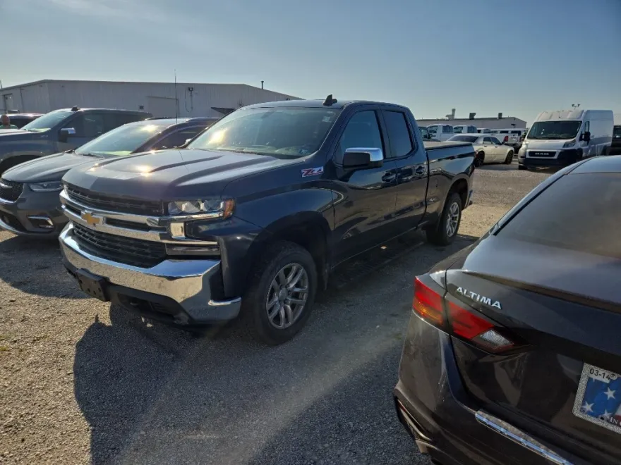 2019 Chevrolet Silverado 1500 LT photo 1