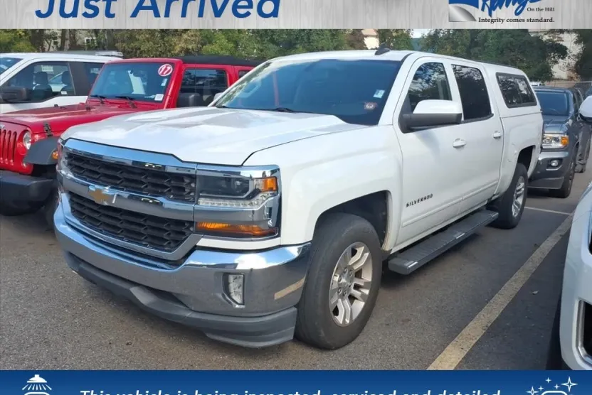 2017 Chevrolet Silverado LT photo 1