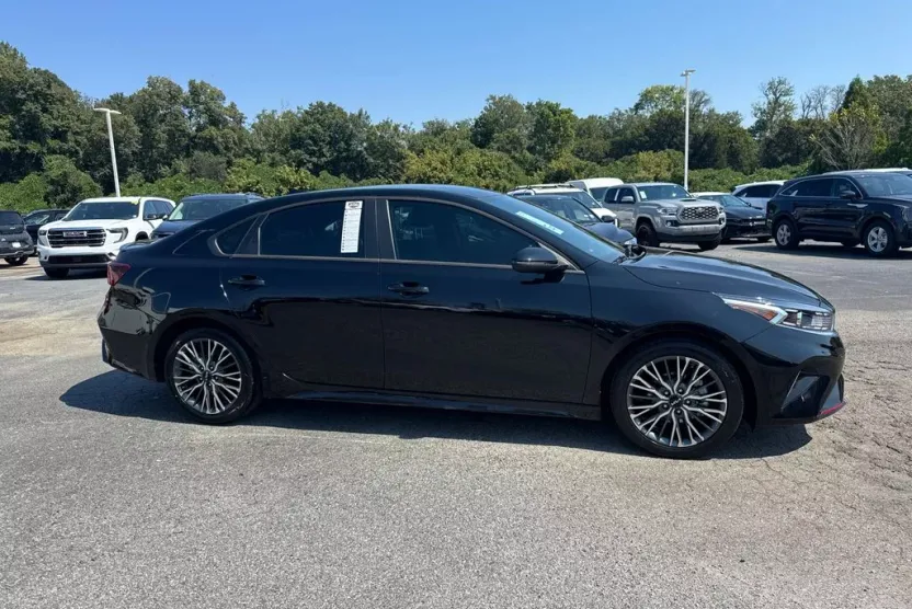 2024 Kia Forte GT-Line photo 1