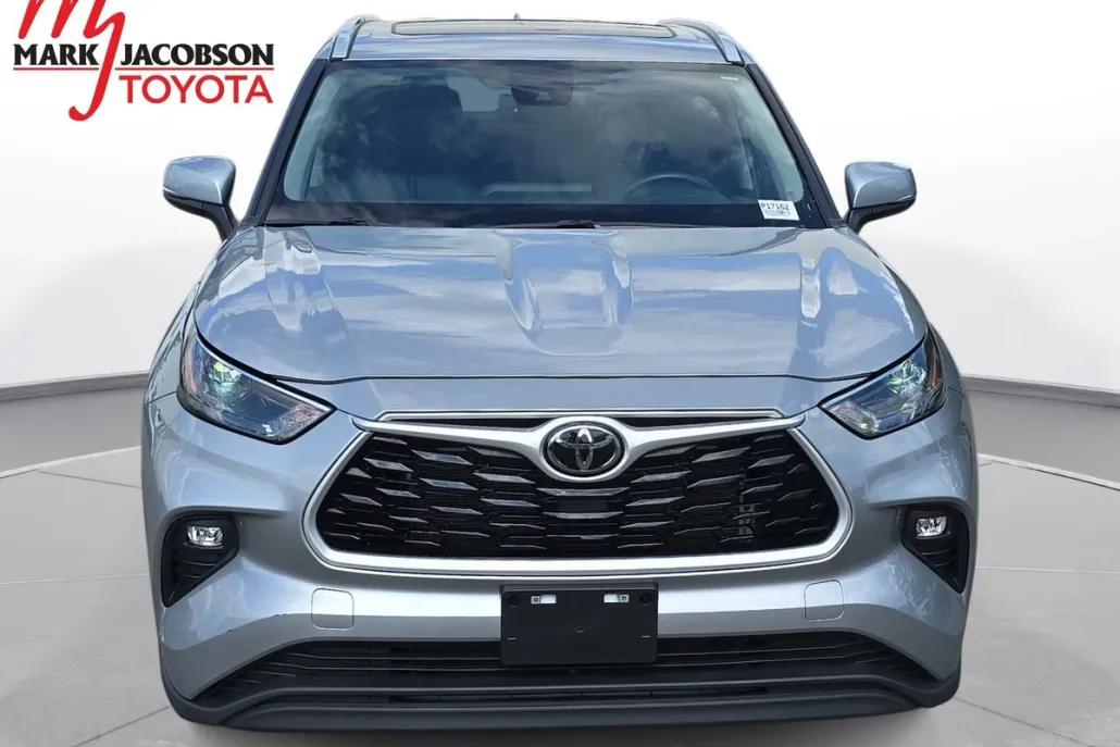 2024 Toyota Highlander XLE photo 1