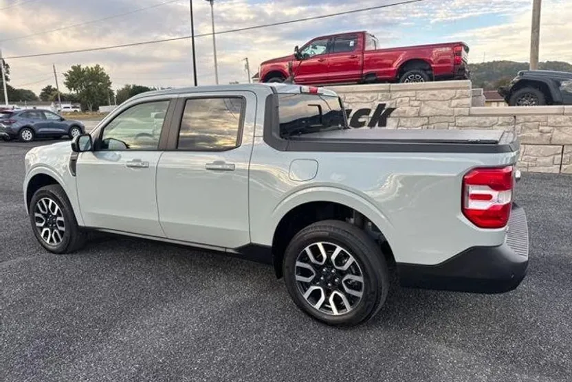 2024 Ford Maverick Lariat photo 1