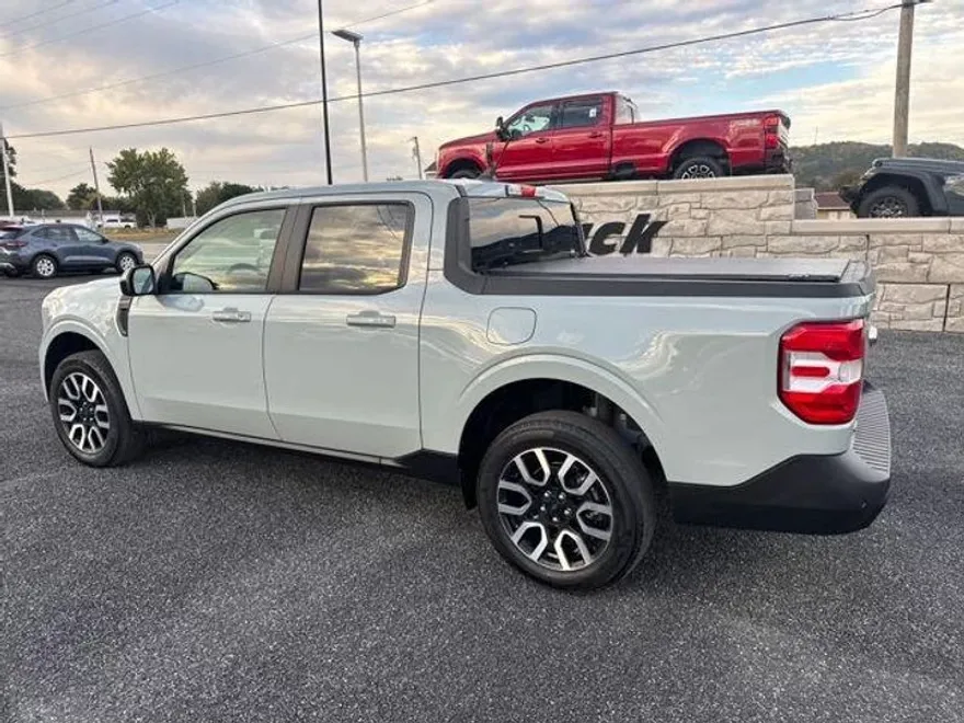 2024 Ford Maverick Lariat photo 1