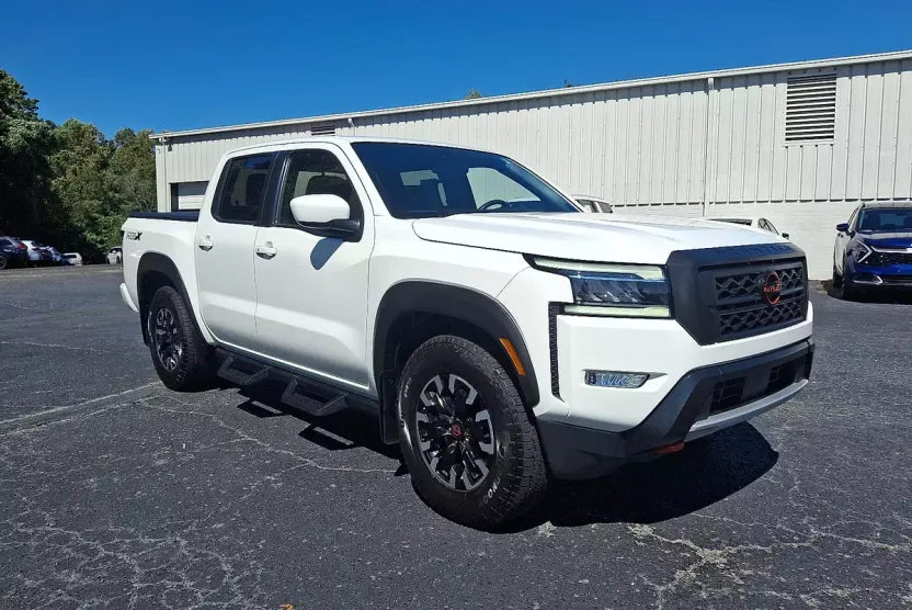 2022 Nissan Frontier Crew Cab PRO-X photo 1