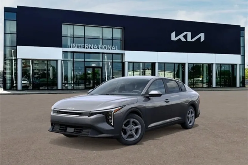 2025 Kia K4 LXS photo 1