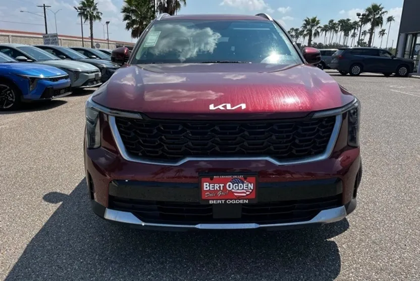 2025 Kia Sorento S photo 1