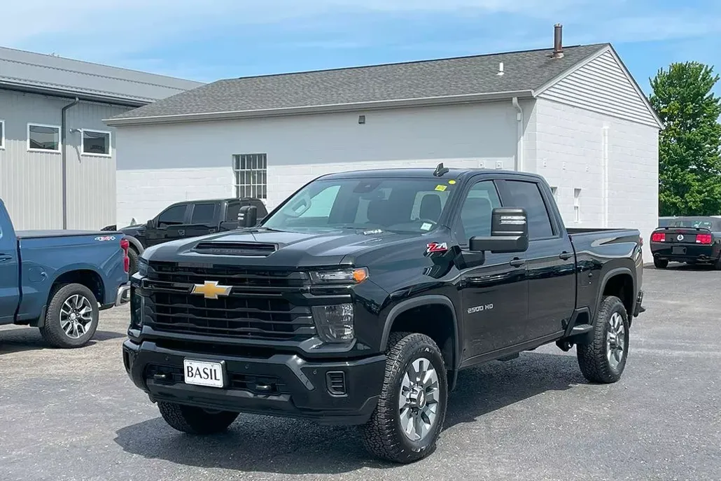 2025 Chevrolet Silverado 2500HD Custom photo 1