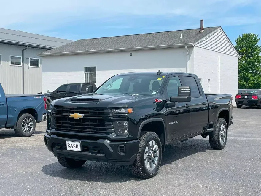 2025 Chevrolet Silverado 2500HD Custom photo 1