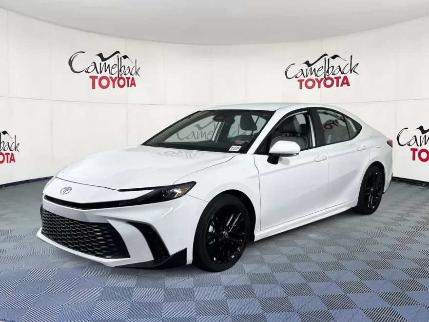 2025 Toyota Camry SE photo 1