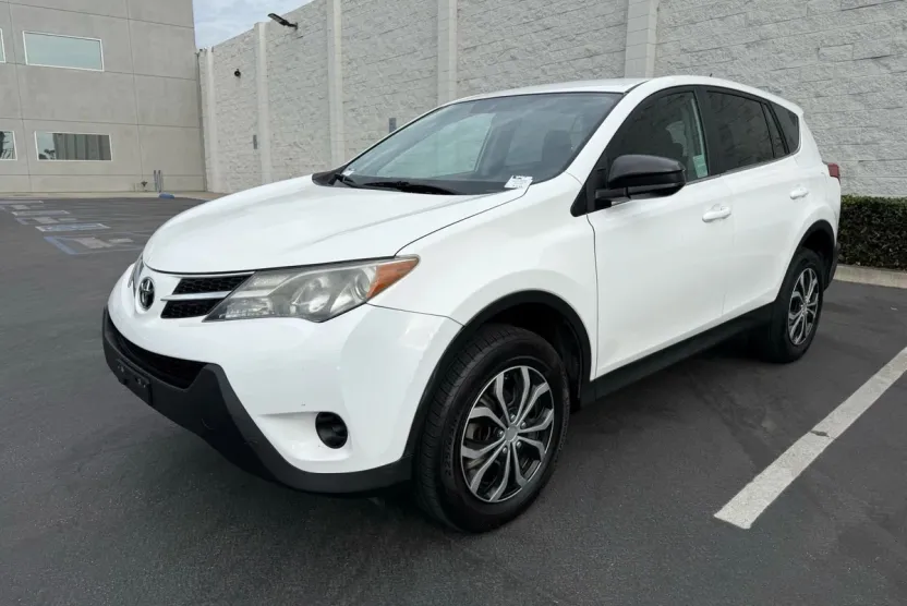2014 Toyota RAV4 LE photo 1