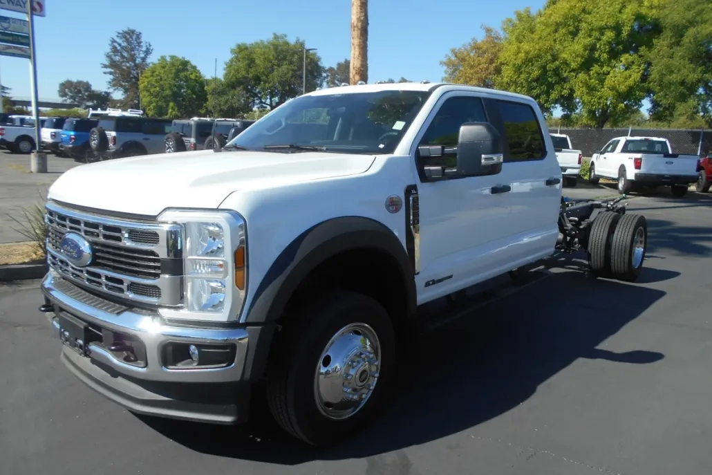 2025 Ford F-550 XL photo 1