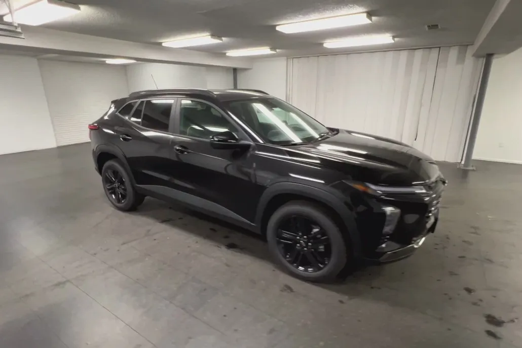 2025 Chevrolet Trax ACTIV photo 1