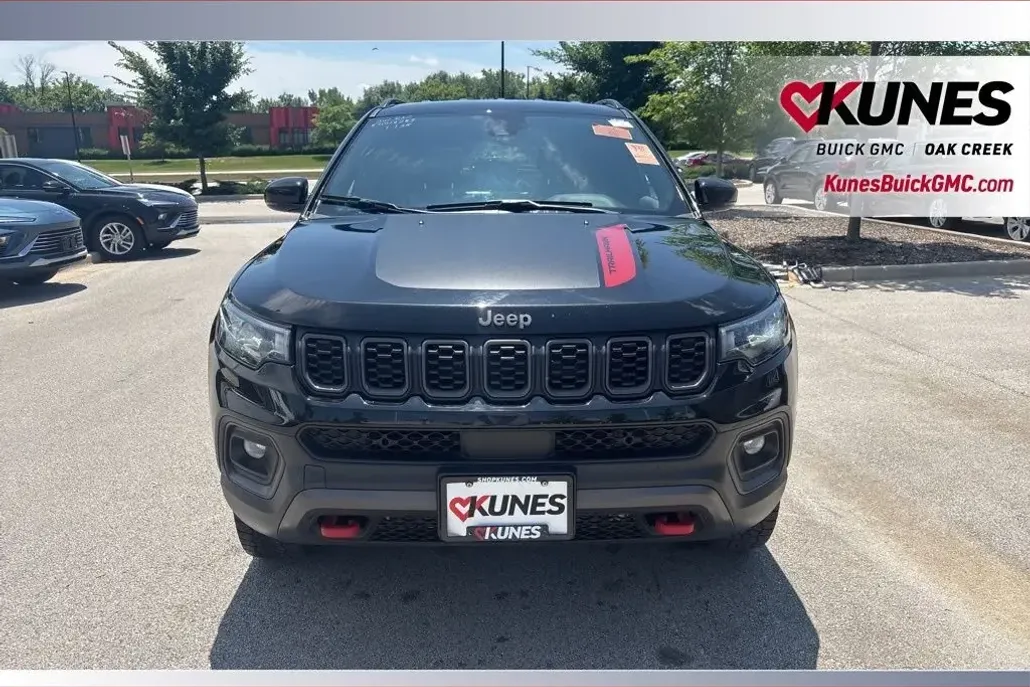 2024 Jeep Compass Trailhawk photo 1