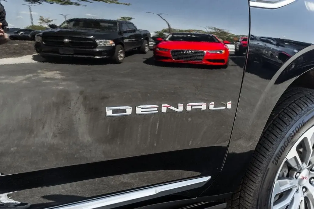 2021 Gmc Yukon XL Denali photo 1