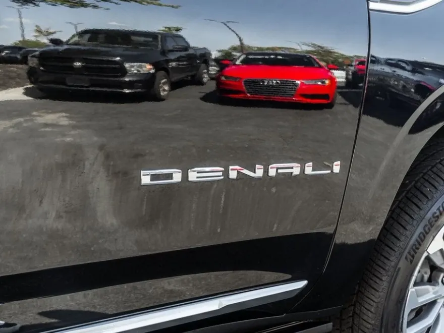 2021 Gmc Yukon XL Denali photo 1