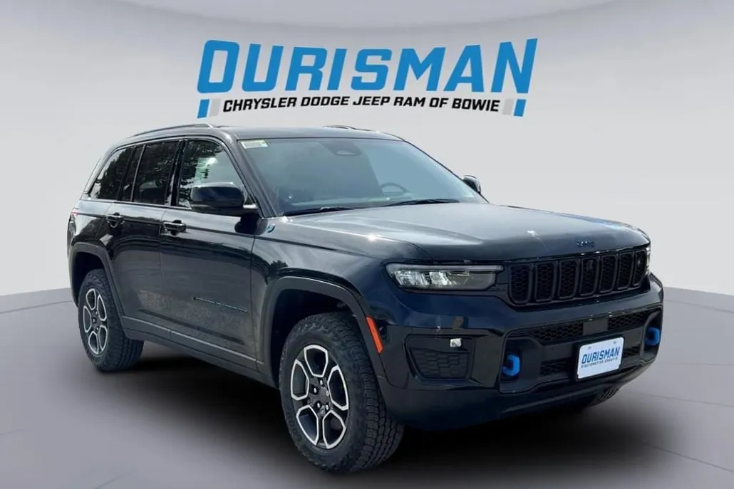 2023 Jeep Cherokee 4xe Trailhawk photo 1
