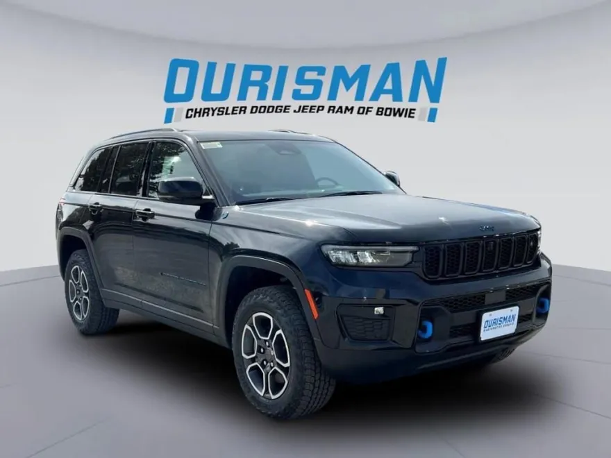 2023 Jeep Cherokee 4xe Trailhawk photo 1