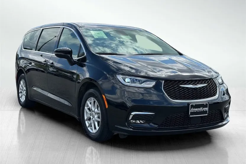 2024 Chrysler Pacifica Touring photo 1