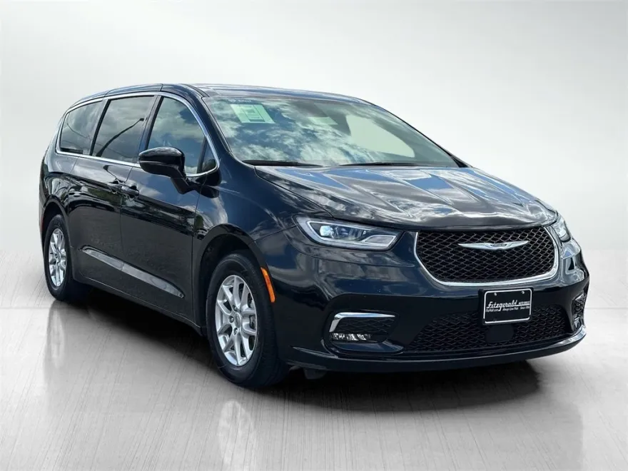 2024 Chrysler Pacifica Touring photo 1