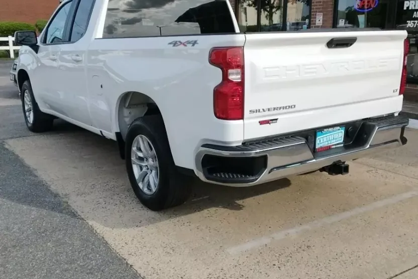 2020 Chevrolet Silverado 1500 LT photo 1