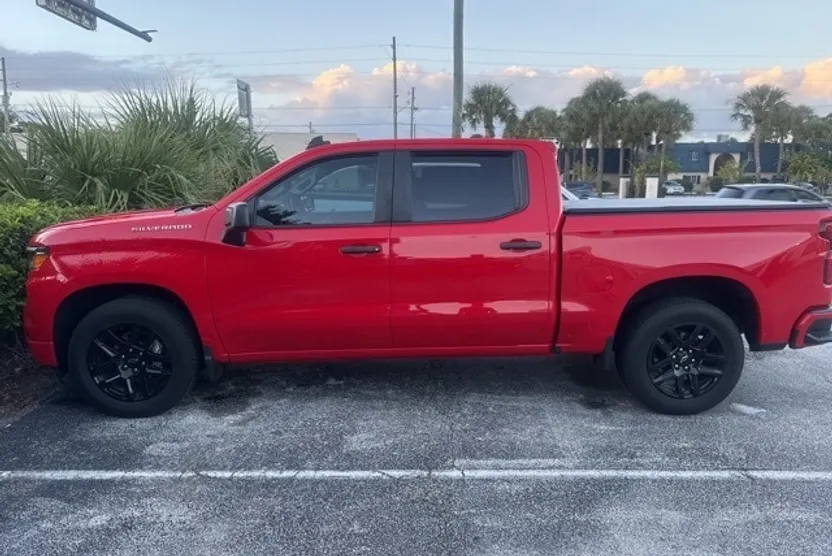 2023 Chevrolet Silverado 1500 Custom photo 1