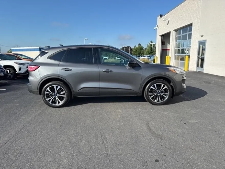 2022 Ford Escape SE Hybrid photo 1