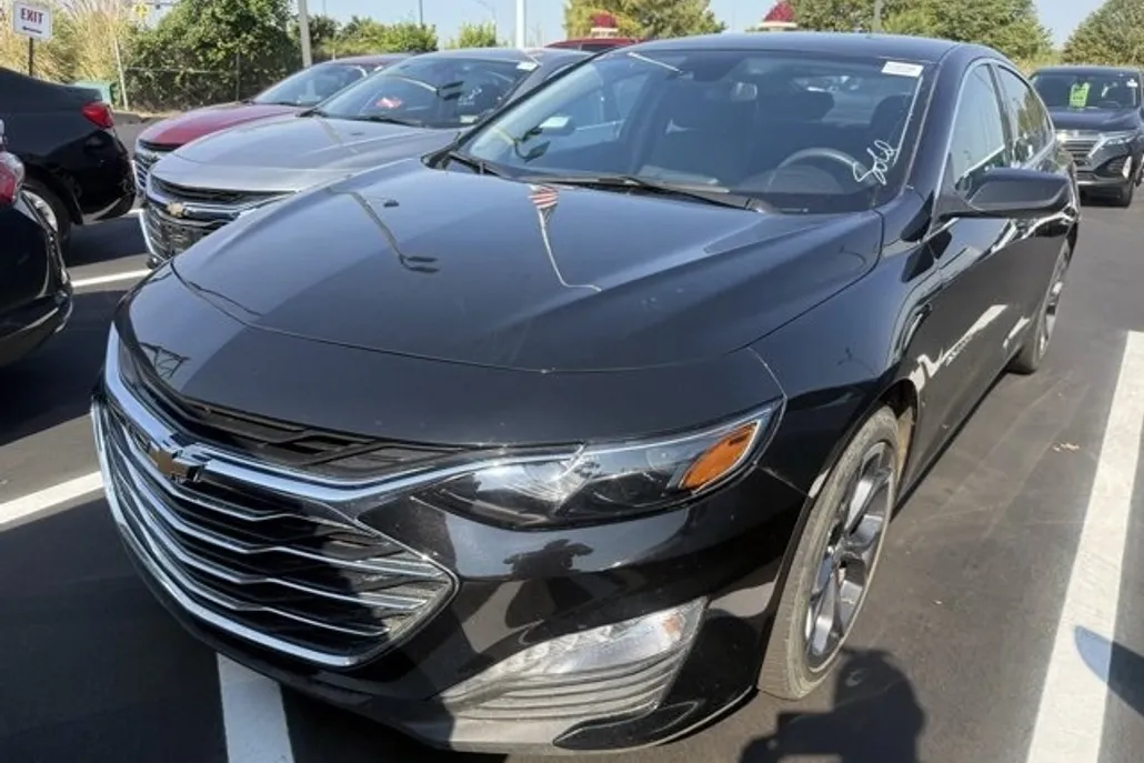 2024 Chevrolet Malibu 1LT photo 1