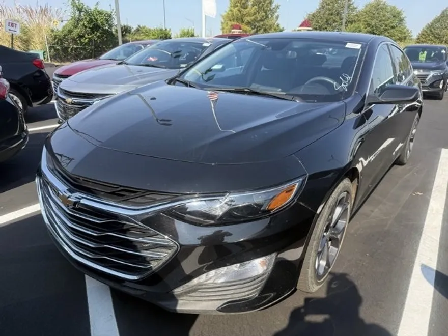 2024 Chevrolet Malibu 1LT photo 1