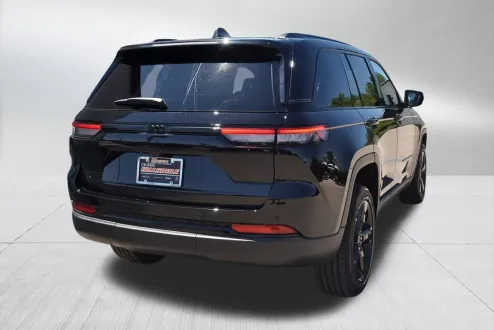 2024 Jeep Grand Cherokee Altitude photo 3