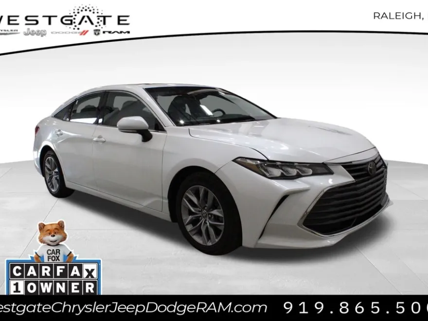 2022 Toyota Avalon XLE photo 1