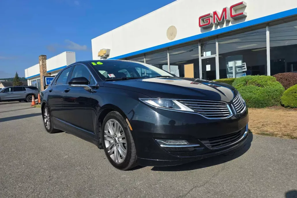 2016 Lincoln MKZ Base photo 1