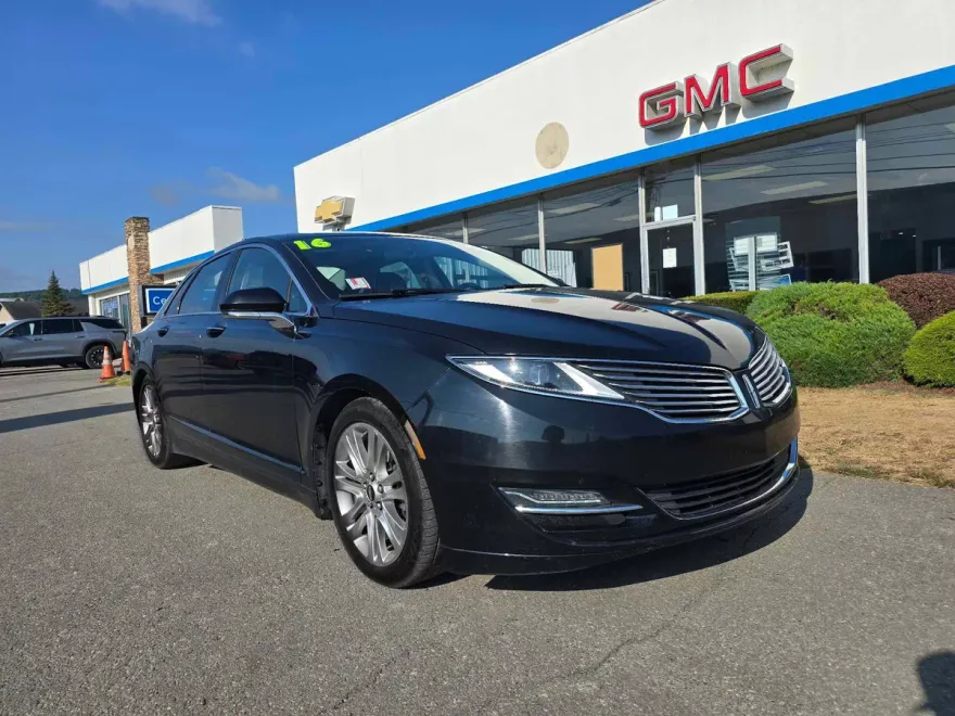 2016 Lincoln MKZ Base photo 1