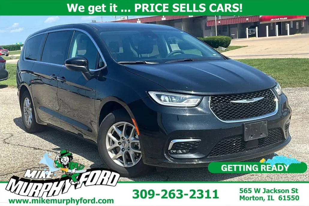 2023 Chrysler Pacifica Touring L photo 1