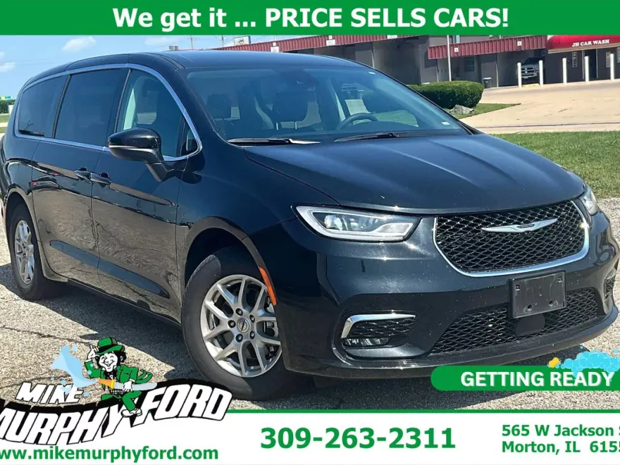 2023 Chrysler Pacifica Touring L photo 1