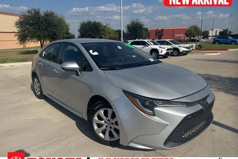 2022 Toyota Corolla LE photo 1