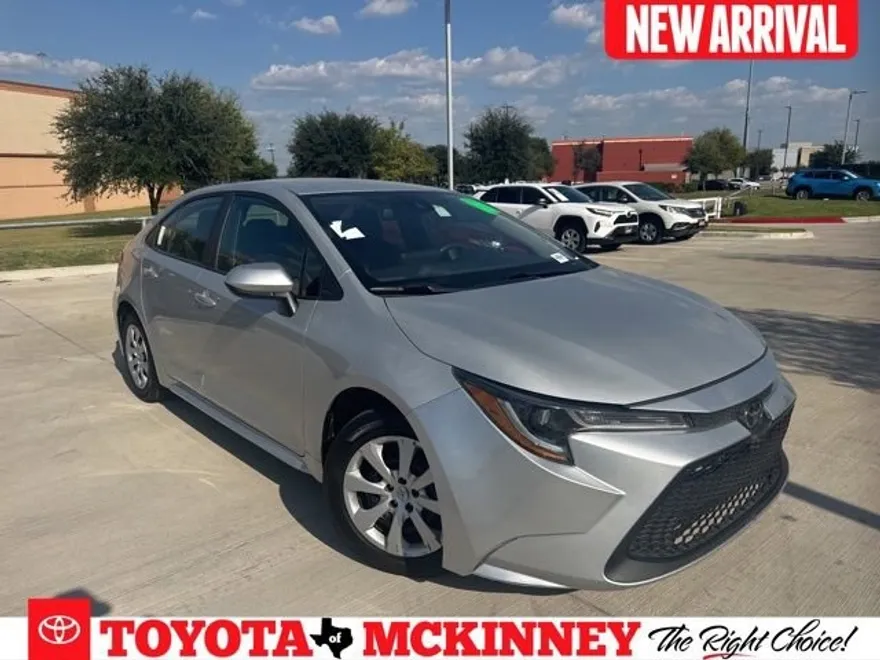 2022 Toyota Corolla LE photo 1