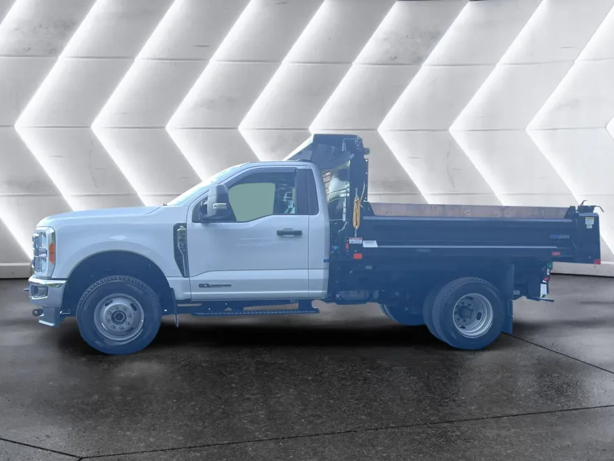 2023 Ford F-350 XL photo 1