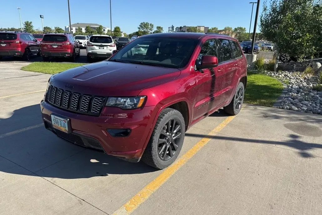 2019 Jeep Grand Cherokee Laredo photo 1