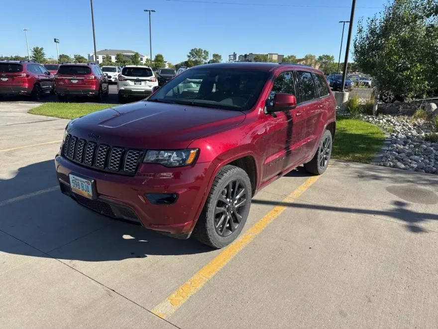2019 Jeep Grand Cherokee Laredo photo 1