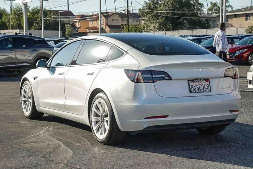 2021 Tesla Model 3 Long Range photo 1