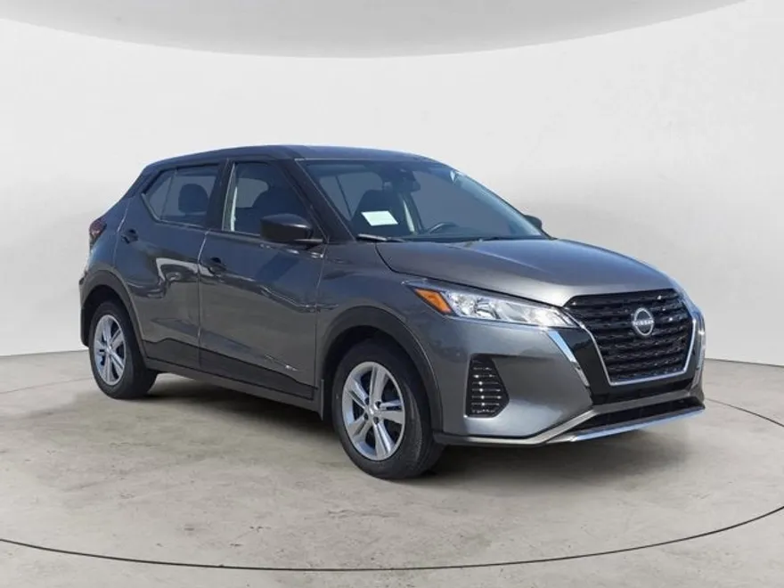 2025 Nissan Kicks Play S photo 1