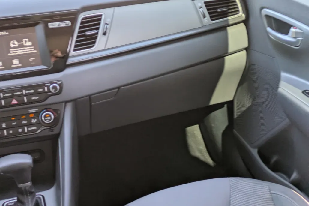 2017 Kia Niro LX photo 1
