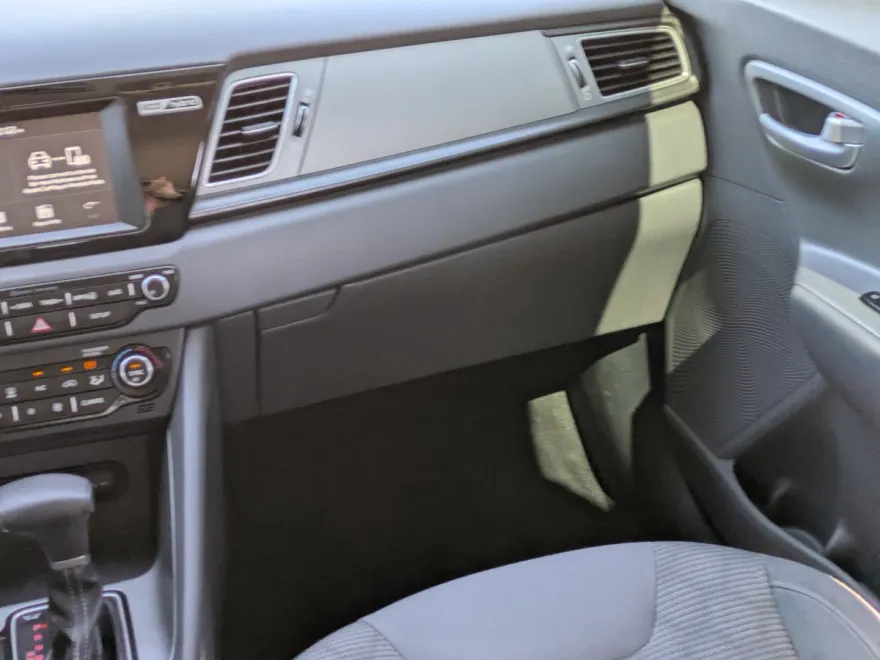2017 Kia Niro LX photo 1
